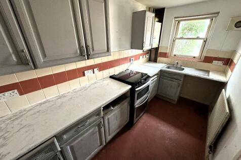 FITTED KITCHEN
