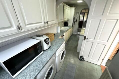 EXTENDED KITCHEN (B)