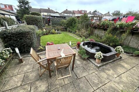 REAR GARDEN (B)