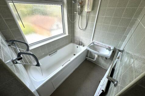FITTED BATHROOM