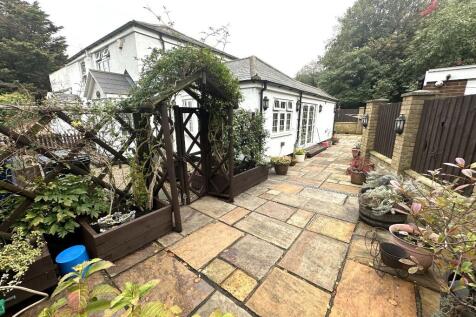 SIDE/REAR GARDEN (A)