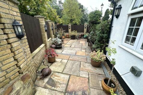 SIDE/REAR GARDEN (C)