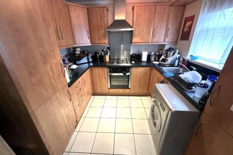 FITTED KITCHEN