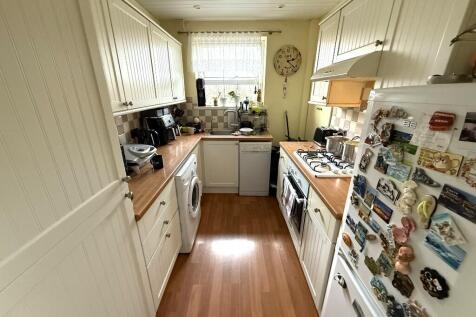 FITTED KITCHEN
