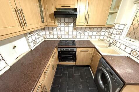 FITTED KITCHEN