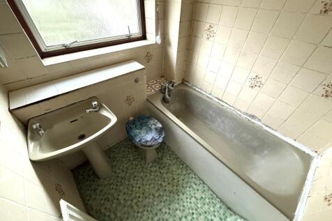 FITTED BATHROOM