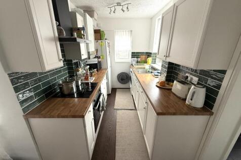 FITTED KITCHEN