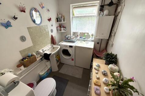 BATHROOM (B)