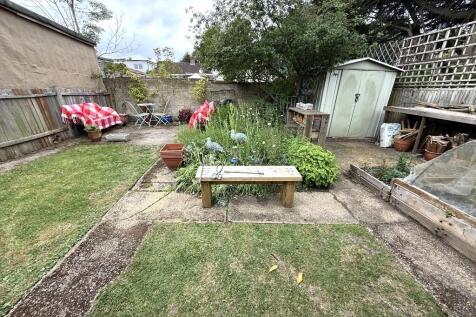 REAR GARDEN (D)