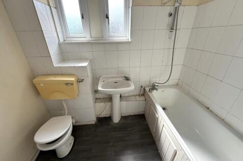 FITTED BATHROOM