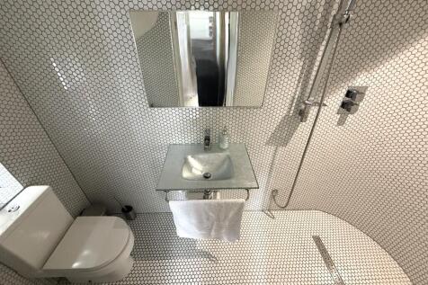 D/STAIRS SHOWER ROOM