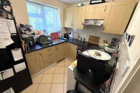 FITTED KITCHEN