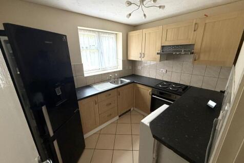 FITTED KITCHEN