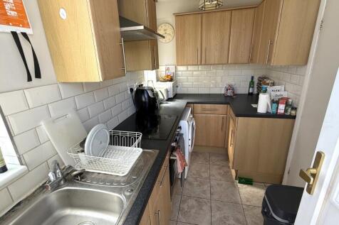 FITTED KITCHEN