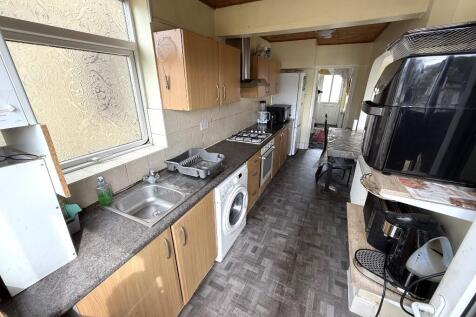 FITTED KITCHEN (A)