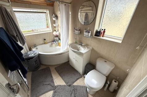 FITTED BATHROOM