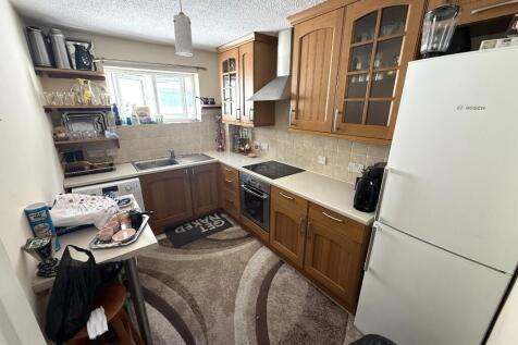 FITTED KITCHEN