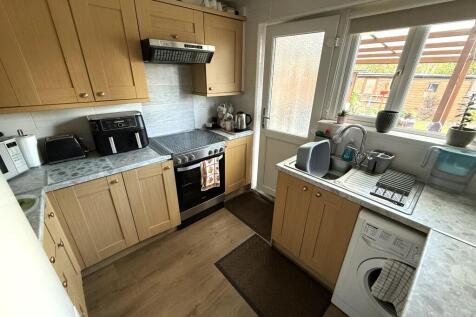 FITTED KITCHEN (A)