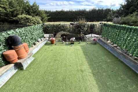 ROOF PATIO