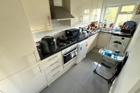 FITTED KITCHEN