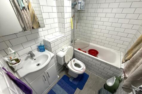 FITTED BATHROOM