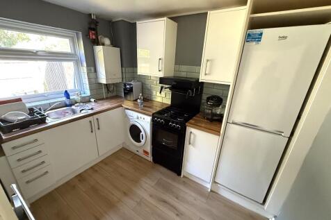 FITTED KITCHEN