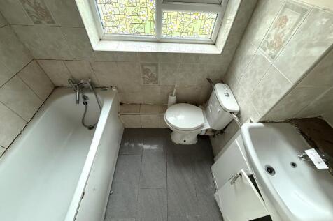 FITTED BATHROOM