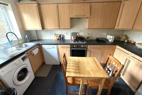 FITTED KITCHEN (A)
