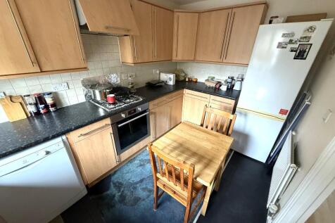FITTED KITCHEN (C)