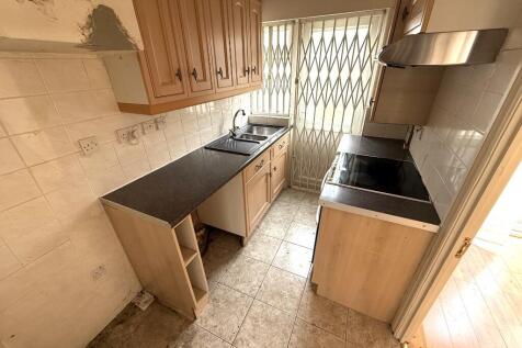 FITTED KITCHEN