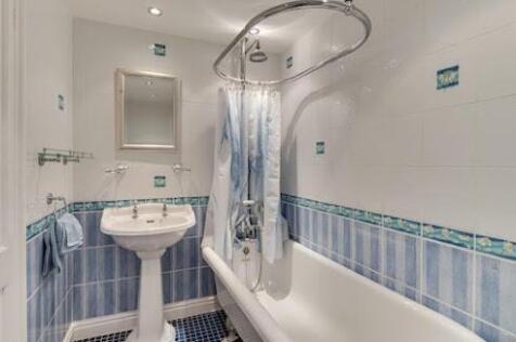 Bathroom_2.JPG