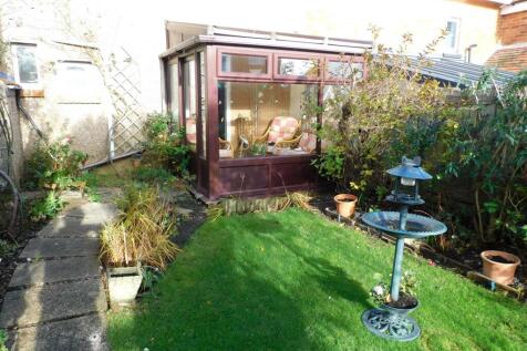 13 Highwell lawn.JPG