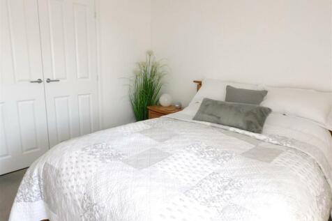 8 swan bed1.JPG