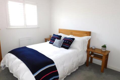swan road bed 2.JPG