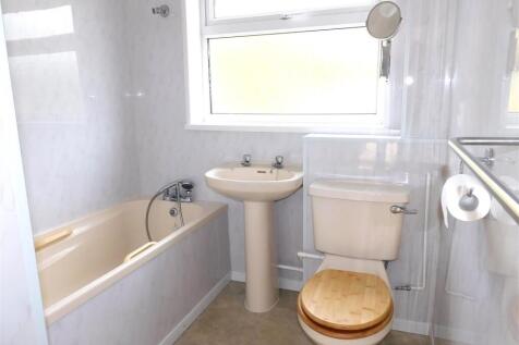3 alleyn bathroom.JPG