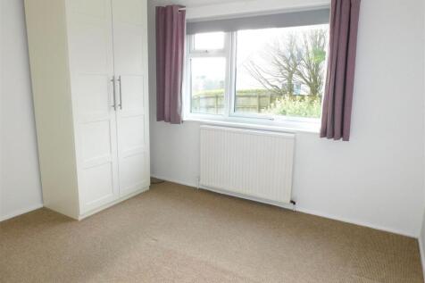 Alleyn Ct Bed1.JPG