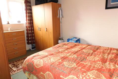 14 Mead Way-bedroom .JPG