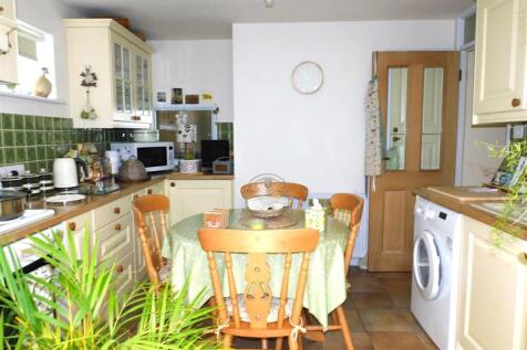 10 WA Kitchen2.JPG