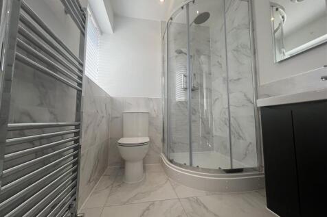 27 ensuite.jpg