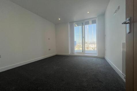 Flat 5 Master bedroom.jpg