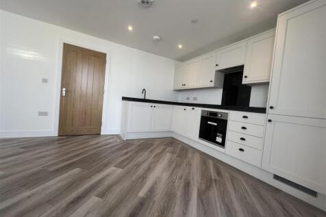 12 Kitchen.jpg