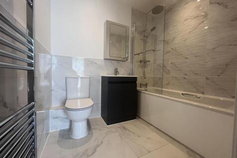 27 Bathroom.jpg