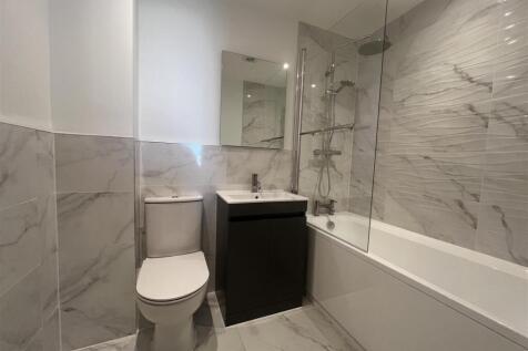 12 Bathroom.jpg