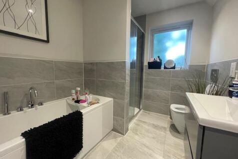 Main Bathroom.jpeg