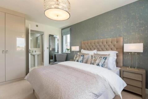 Bedroom master house.jpg