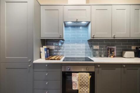 FLAT 4 KITCHEN.jpg