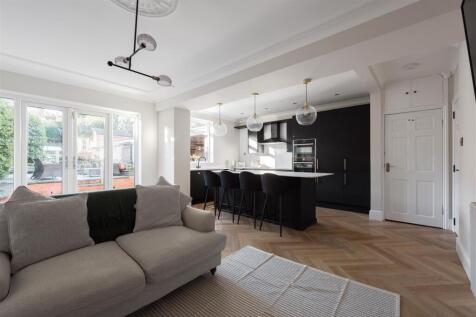 330MiddlewoodRoad(Interior)-4.jpg