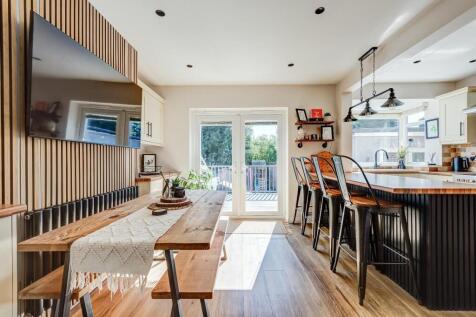 7FoxHillDrive(Interior)(2of34).jpg