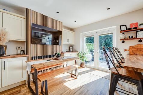 7FoxHillDrive(Interior)(3of34).jpg
