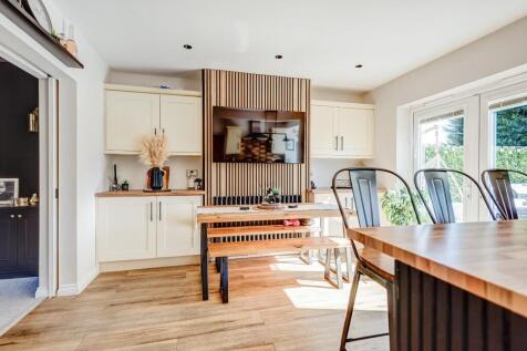 7FoxHillDrive(Interior)(4of34).jpg